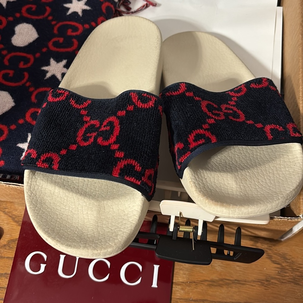 Gucci Logo Slides - Picture 3 of 3